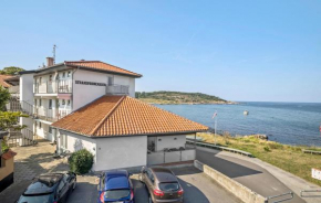 2 Bedroom Lovely Apartment In Allinge, Allinge-Sandvig